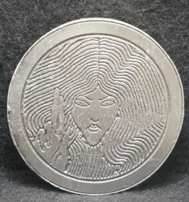 XC09137 VINTAGE 1970s ***WOMAN HOLDING UP TWO FINGERS*** MENS PEWTER BELT BUCKLE
