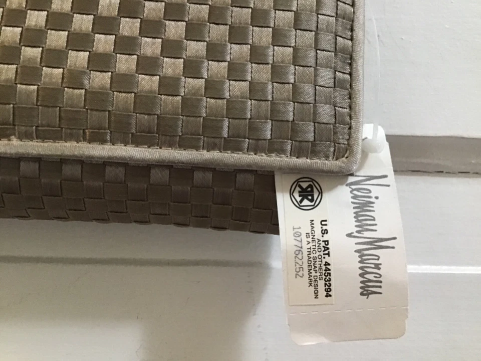 NWT Women’s NEIMAN MARCUS Crossbody Wallet /Clutch 8x4.5 SRP 85 - Image 2 of 4