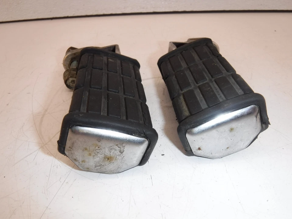 Yamaha Virago 750 1982 estribo trasero pasajero Foto 3 de 4