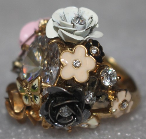 JUICY COUTURE Bouquet Cocktail Ring Flowers Butterfly Adjustable 6-8.75 Jewelry - Picture 3 of 8