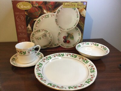 VTG Gibson Holiday Gold Holly Berries 16 Piece Dinnerware