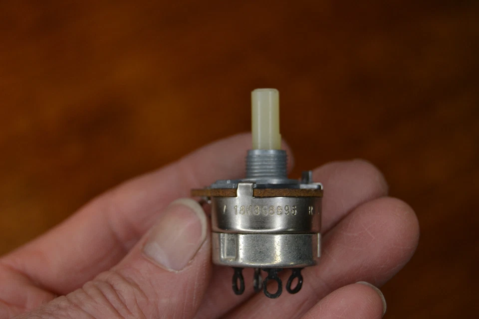 NUEVO Interruptor de encendido y apagado cónico de audio de control de volumen 20K ohmios potenciómetro MOTOROLA Foto 4 de 4