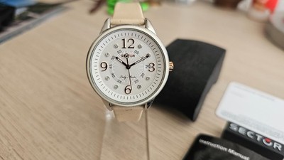   SECTOR No Limits Lady Master R3253194645   Damenarmbanduhr   10 ATM, läuft