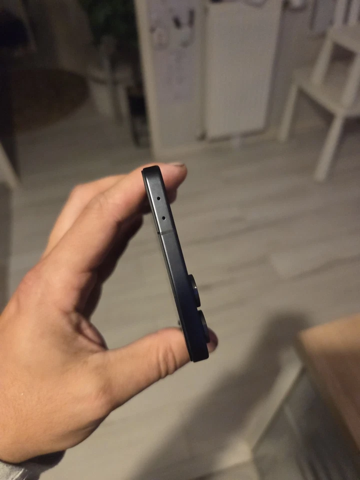 Samsung Galaxy Z Flip 7 5G - 256 Go - Noir (Déverrouillé) Modele sm 766B - Photo 3/4