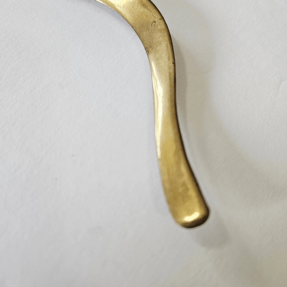 复古黄铜纹理刚性 V 形埃及克利奥帕特拉风格领项链 — 第 4/4 张图片