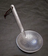 7 1/2" Aluminum Strainer Ladle For Scoping And Or Frying