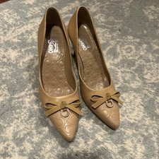 Zapatos de salón Salvatore Ferragamo de cuero para mujer en Amaretti | Nude | 7