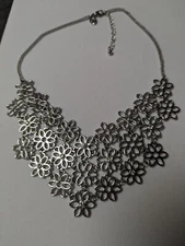 Silver Tone Metal Flower Statement Necklace Rhinestone Charming Charlie 15" Bib