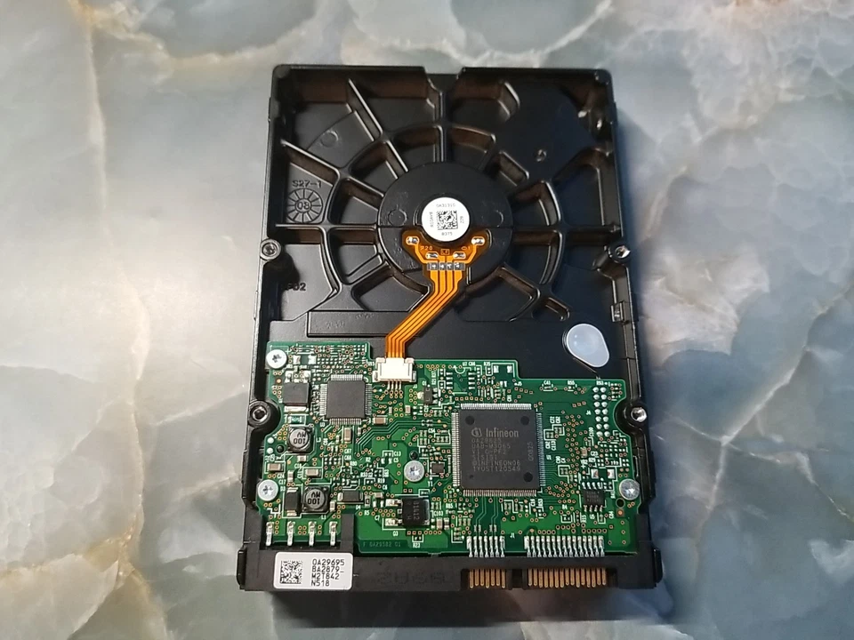 Hitachi Deskstar HDS721680PLA380 80GB 7200RPM SATA II 3.5" HDD - Image 3 of 3