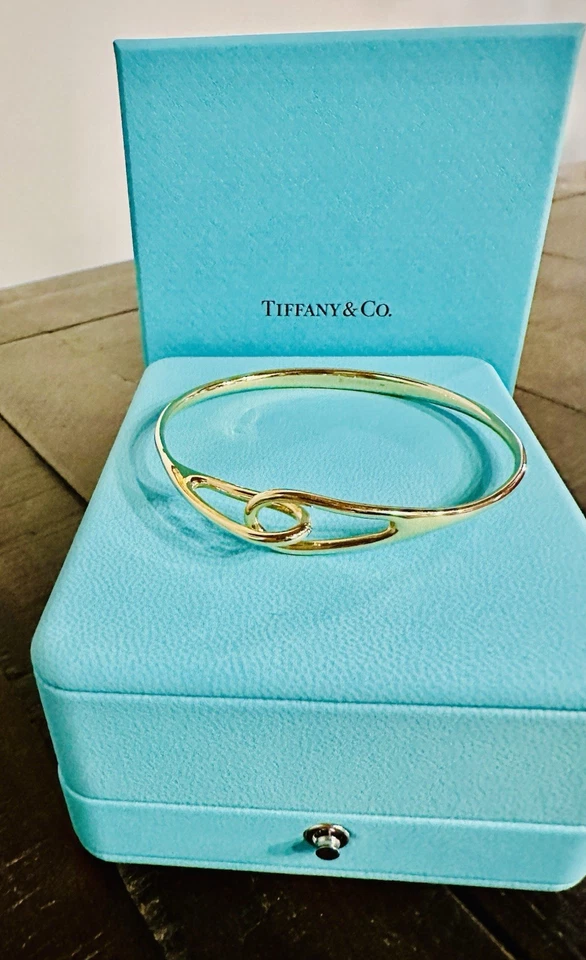 Tiffany & Co Double Loop Infinity True Hardware 18k Yellow Gold Bangle Bracelet - Image 4 of 4