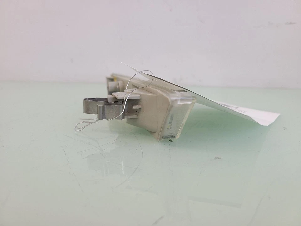 Passenger Corner/Park Light Side Marker Fits 97-04 PORSCHE BOXSTER 585830 - Image 4 of 4