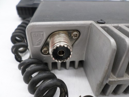 Vertex VX-2100 UHF 403-470 MHz 8 Channel 25 Watt VX-2100-G6-25 w/ MH-67A8J - Picture 9 of 12