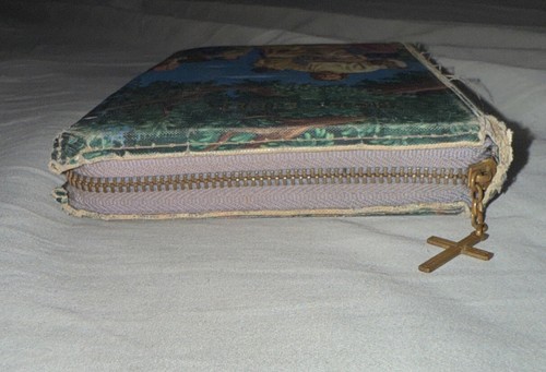 Holy Bible - Old/New Testament - Self Pronouncing Ed. - Fabric Cover & Cross Zip - Picture 3 of 11