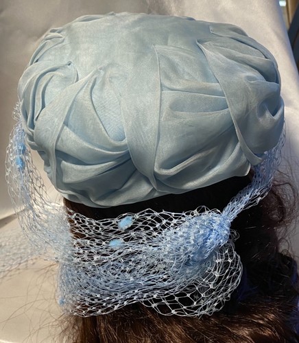 Vintage Noreen Fashion Pillbox Style Light Blue Hat With Blue Net Trim Size 7 - Picture 3 of 7