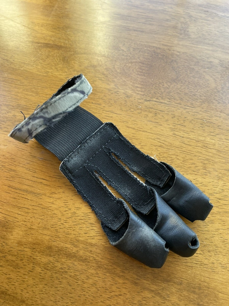 1Pcs Archery Finger Protect Glove 3 Finger Pull Bow Leather Shooting Glove for A
