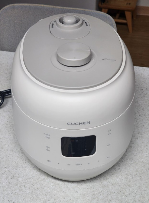 CUCHEN Dual Presser Electric Pressure Rice Cooker for 6 people CRS-FWK0640I