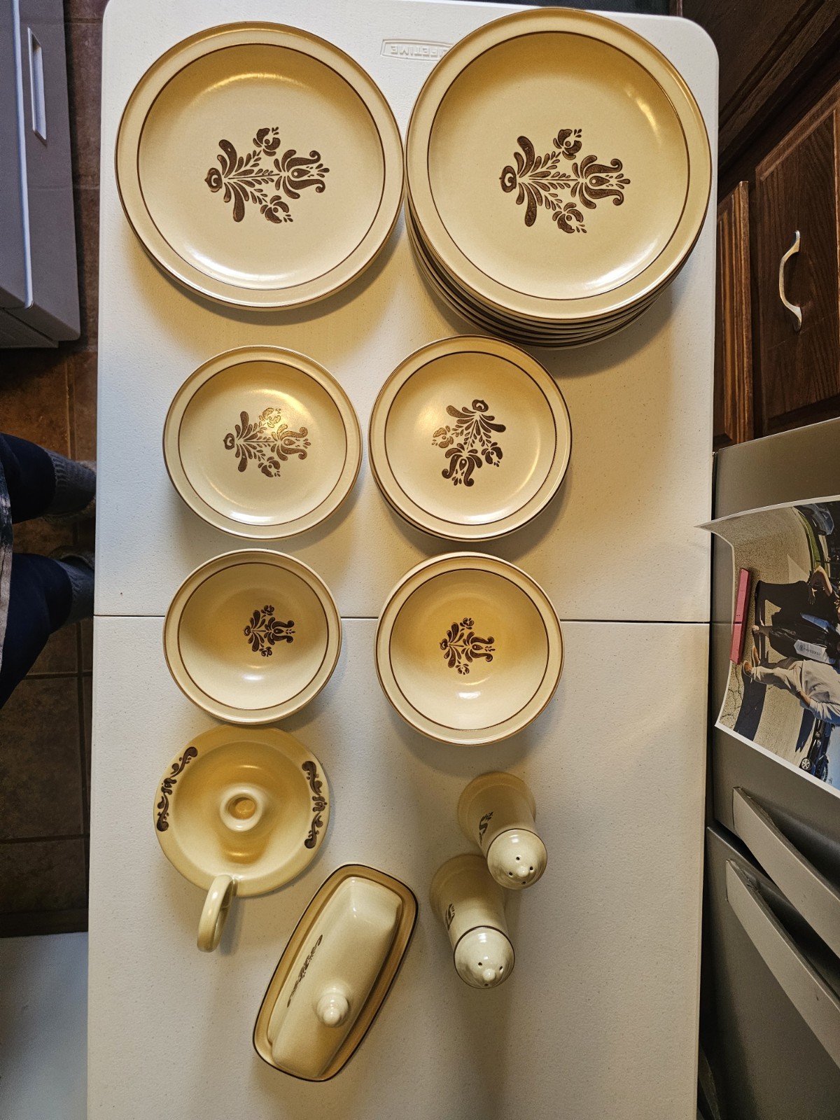 Of 27 Pieces Stoneware Vtg Folk Art Set