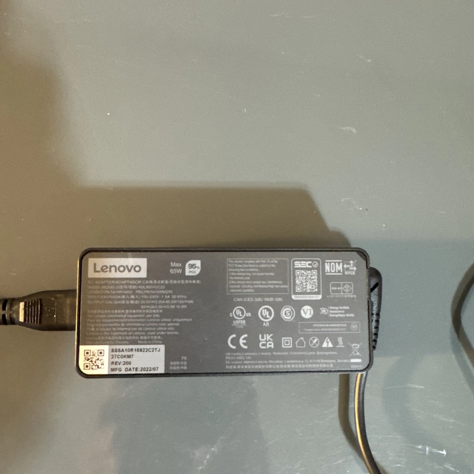 Cargador de computadora portátil Lenovo 65W USB-C genuino adaptador de CA 65W SA10R16922 ADLX65YCC2D Foto 2 de 4