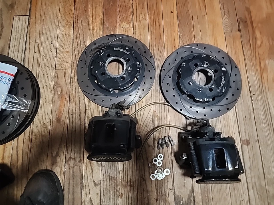 Kit de freno trasero combinado Wilwood - Rotor LISO/pinza NEGRA - 12-19 Fiat 500 Foto 2 de 4