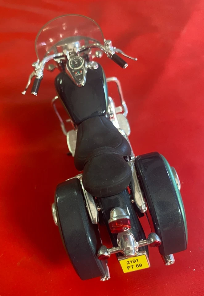 MAISTO 1:18 Modellino Moto KAWASAKI V Verde ruote in gomma - Immagine 4 di 4