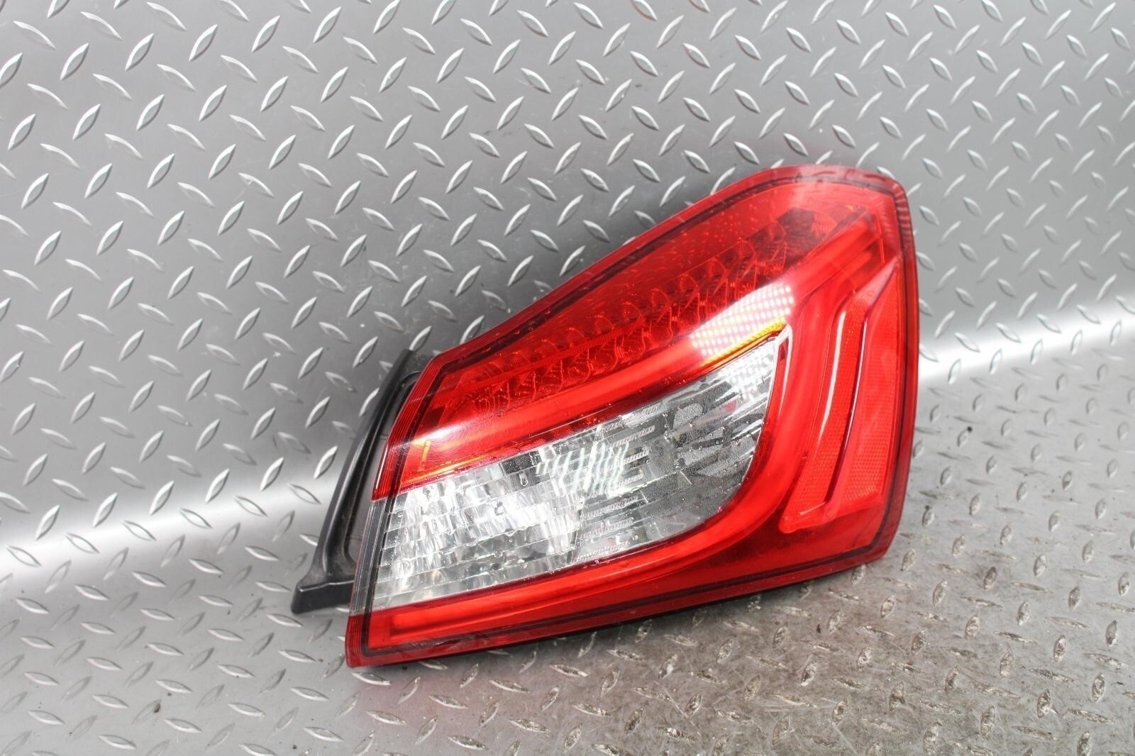 14-19 Ghibli Quarter Panel *DMG* Passenger Right Taillight Tail Light Lamp Lens