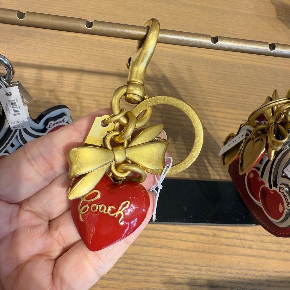 すぐ届く*COACH*ミニ ハート アンド ダイス チャーム ネックレス Coach CZ276 Bow Heart Locket Bag Charm In Red | eBay