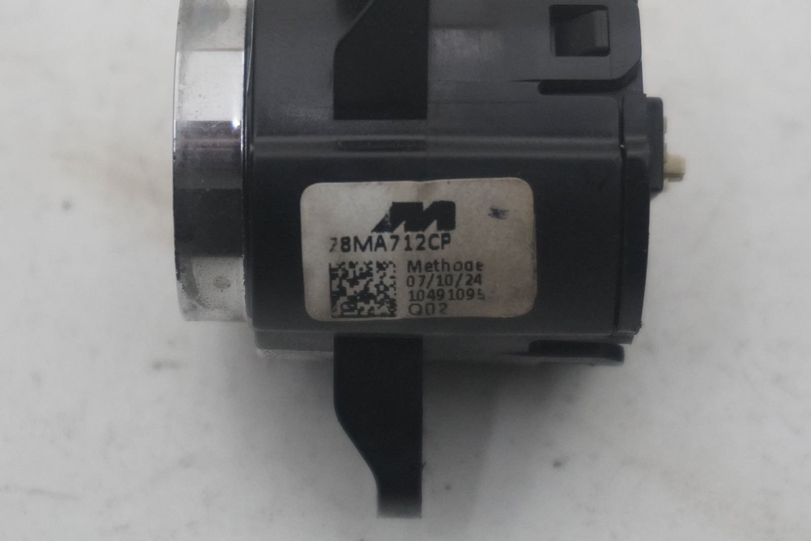McLaren 750S Spider 2025 Start button P/N 28MA712CP
