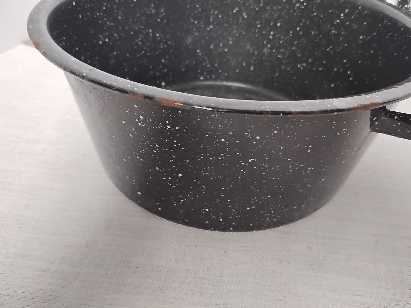 Enamelware 9.5” Round Pot Roaster Black & White Speckled With Lid 2.5 Qt VTG