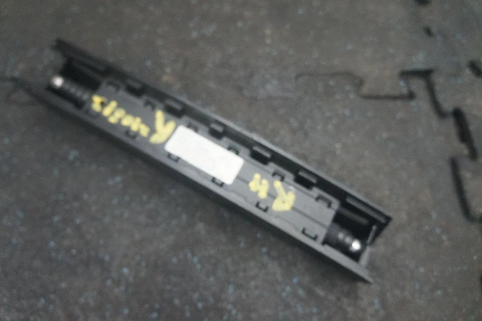 Parasol ventana ventilación puerta trasera derecha 513591786 BMW 535i 528 550 M5 F10 11-16 Foto 2 de 3