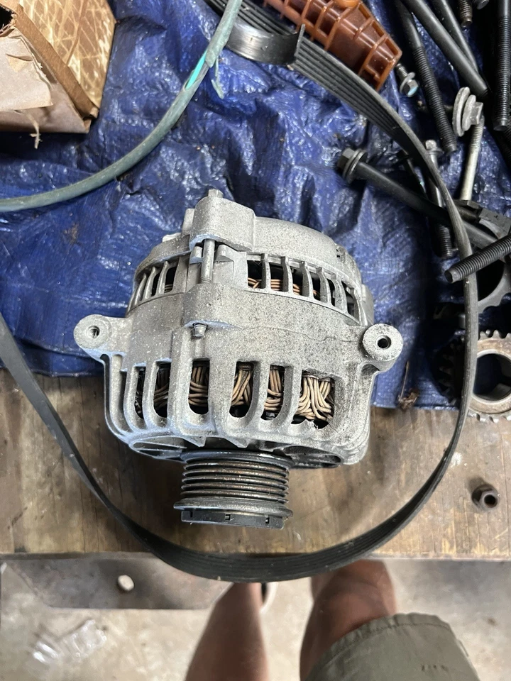 Ford Mustang GT 2005 3V alternador Foto 2 de 2