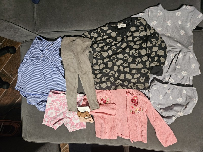 Baby girl clothes lot 24 months (8 pieces)