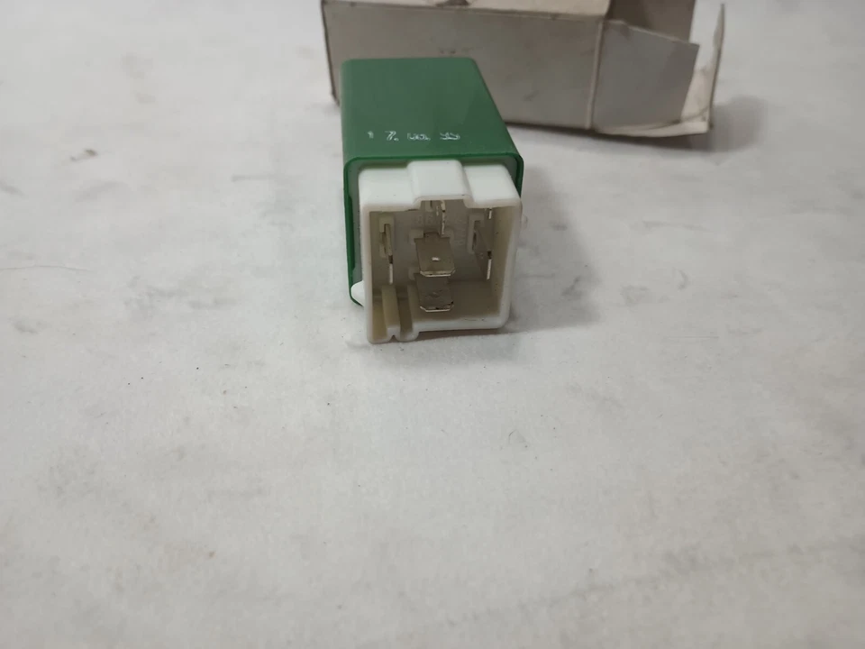 Fusible relé de control de bomba de combustible OEM VOLVO 760 940 960 1362914 G36 Foto 3 de 4