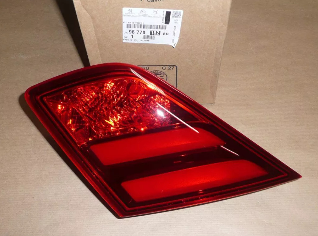 Feu arriere droite Peugeot 308 II bloc optique arriere rouge 9677818280