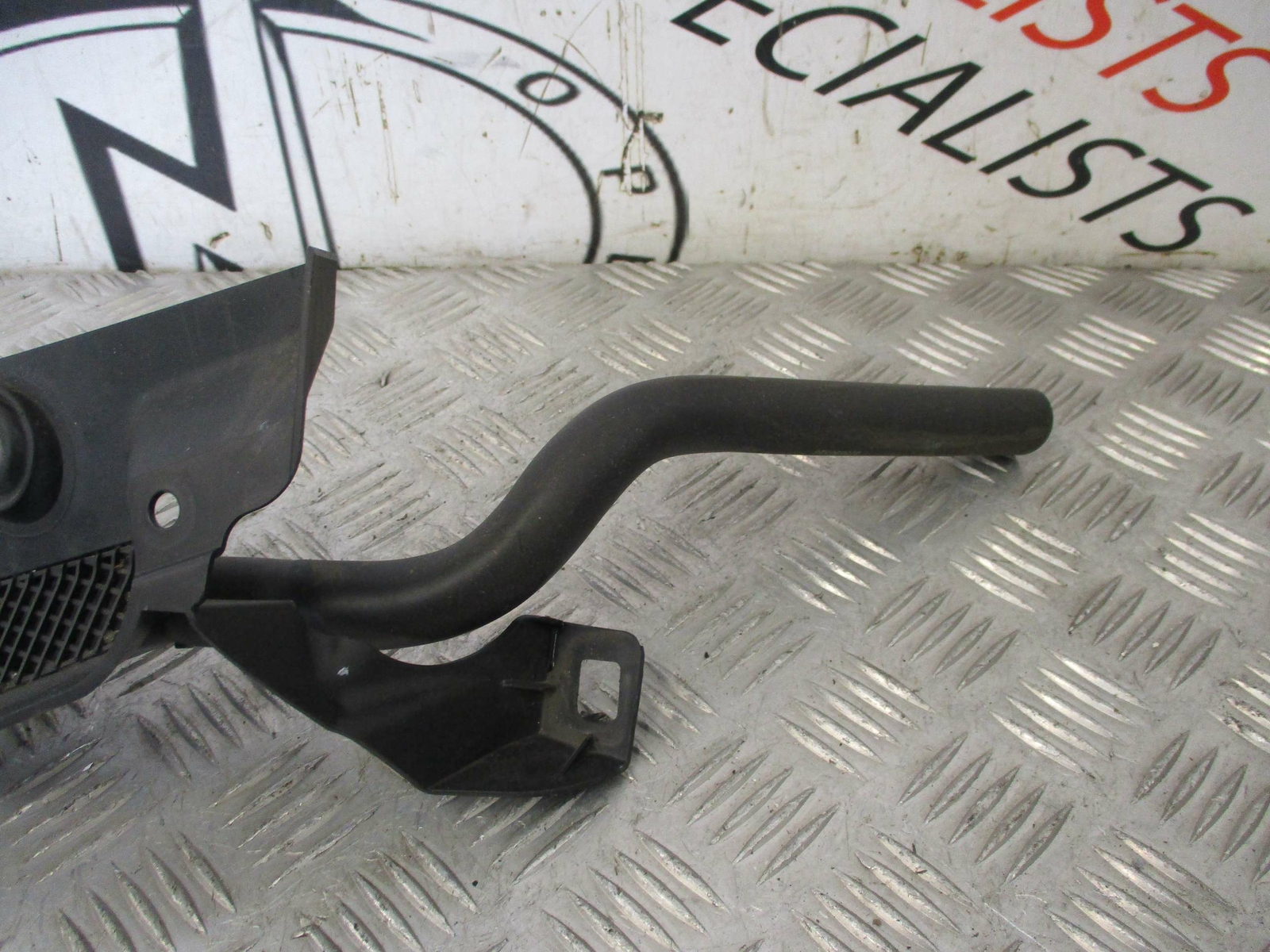 VAUXHALL ZAFIRA C TOURER 12ON FRONT WIND DEFLECTOR INLET GRILL N/S/F