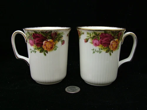 SET OF 2 ROYAL ALBERT OLD COUNTRY ROSES 3 3/4"  COFFEE MUGS ( BRISTOL BEAKER )