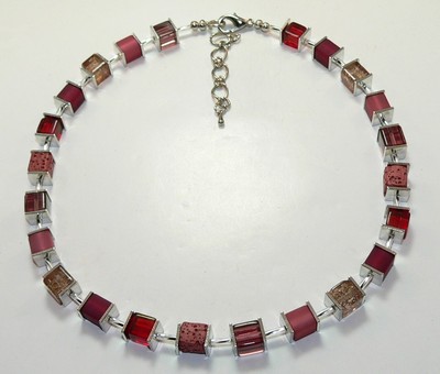 Halskette Würfelkette Collier Cube Würfel Glas Lava rot dunkelrot kaminrot 002o