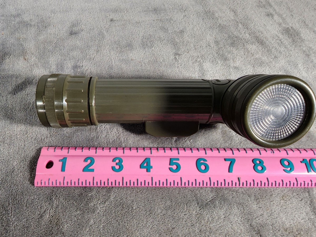 De qualité militaire, cette lampe de poche 10 000 lumens est à moins de