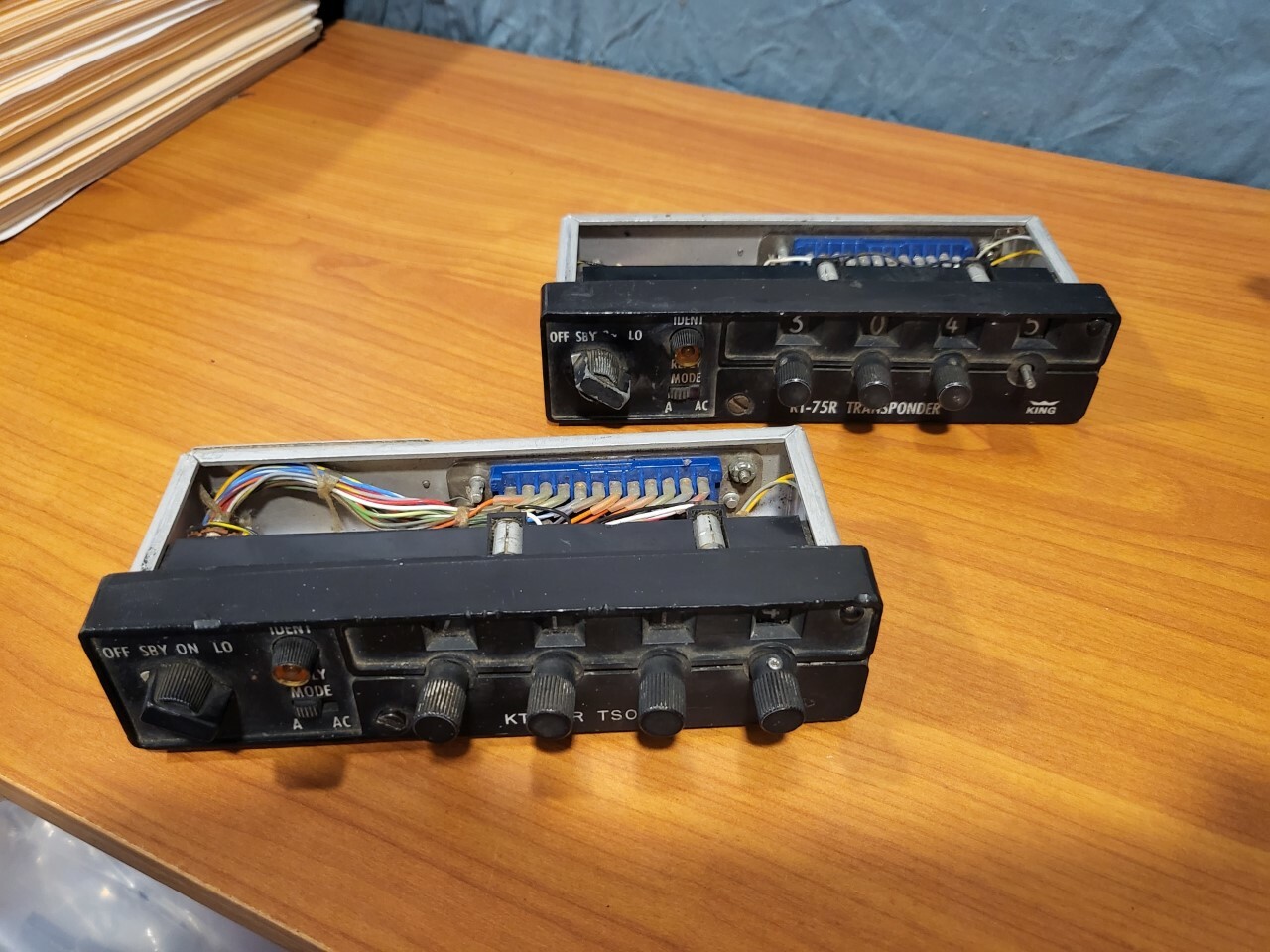 (2) KING RADIO CONTROLS 071-1038-03 KFS-575