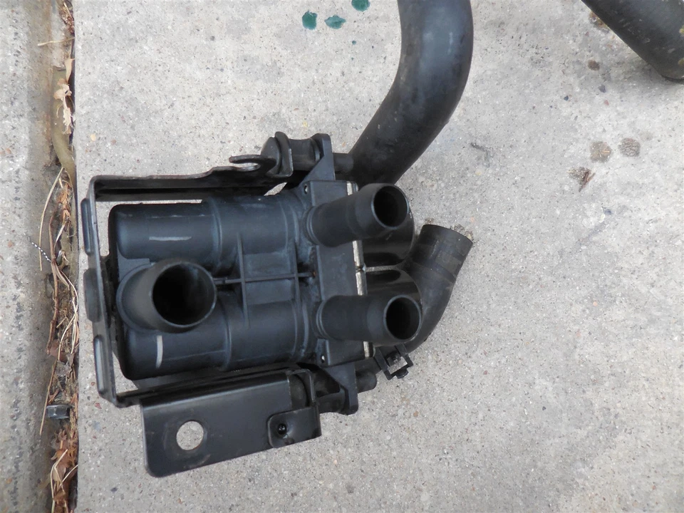 2000-2001 Jaguar S-Type Coolant Pump Heater Water Valve XW4H-18495-AF used oem - Image 2 of 4