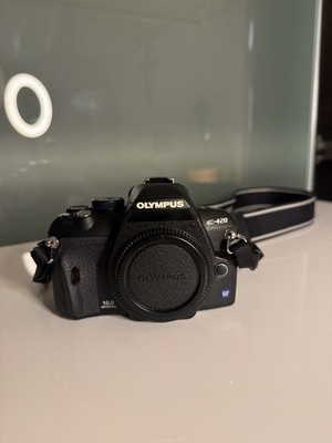Olympus Evolt E 420 Digital SLR Camera Body Only Read