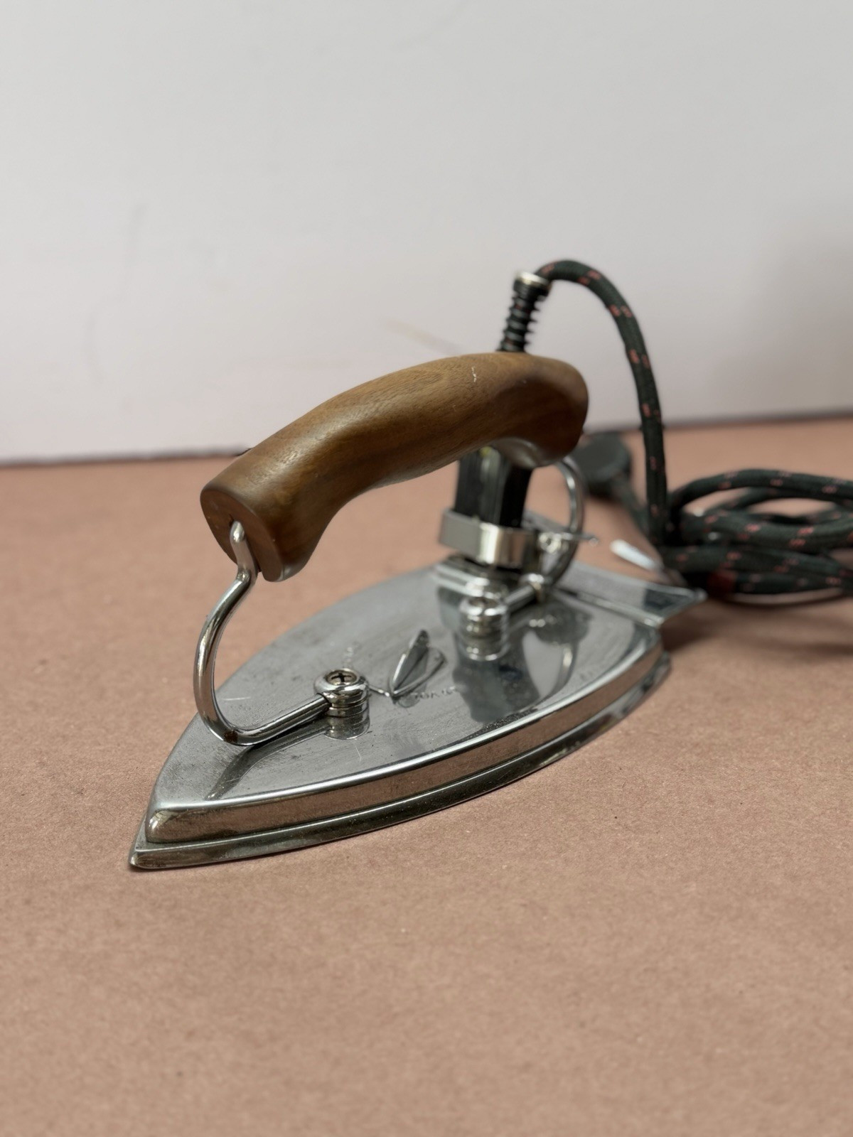 Durabilt Folding Travel Iron Cat No 183 Corded 375W 115/220V TESTED & WORKING
