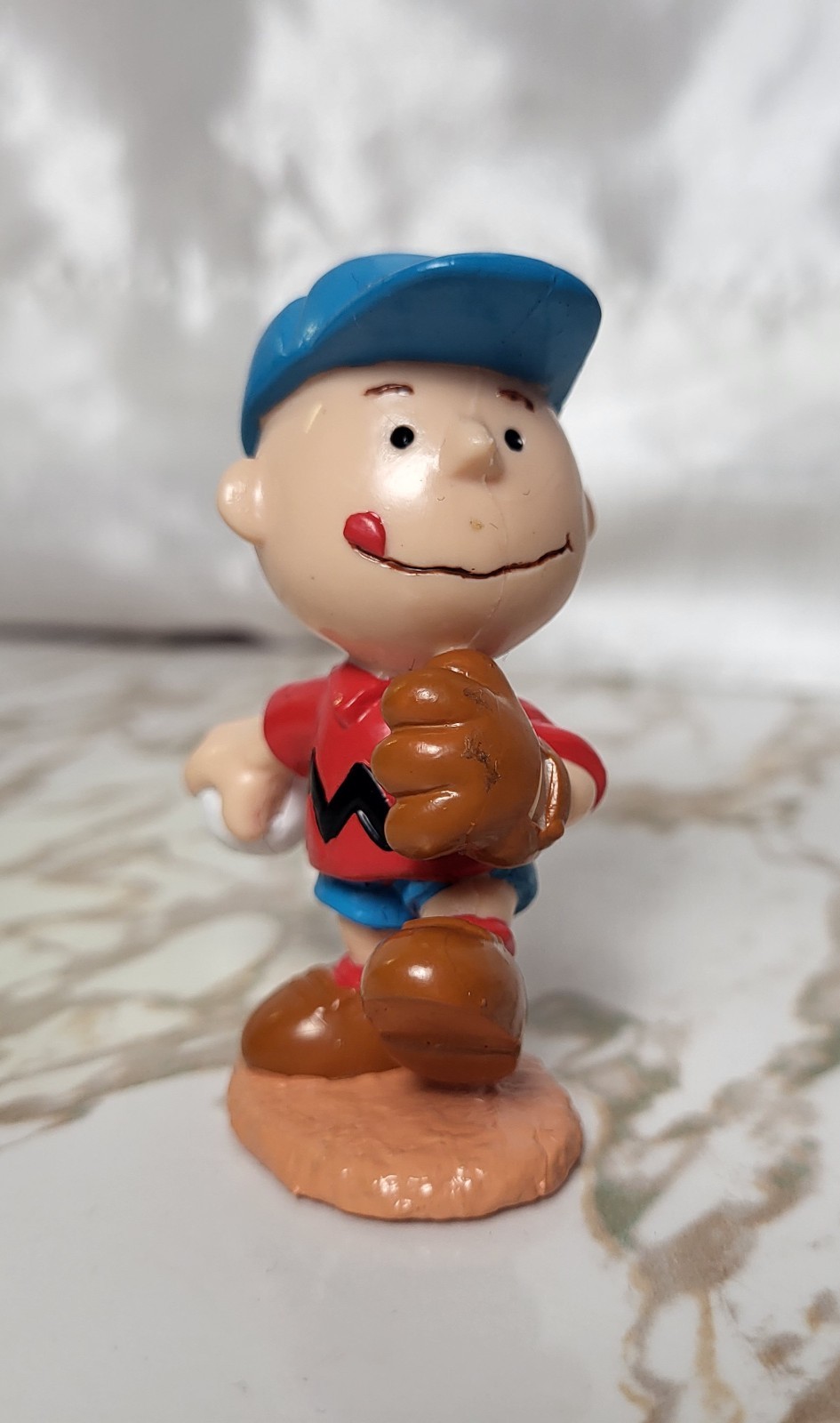 Peanuts Charlie Brown Baseball pvc Mini Figure