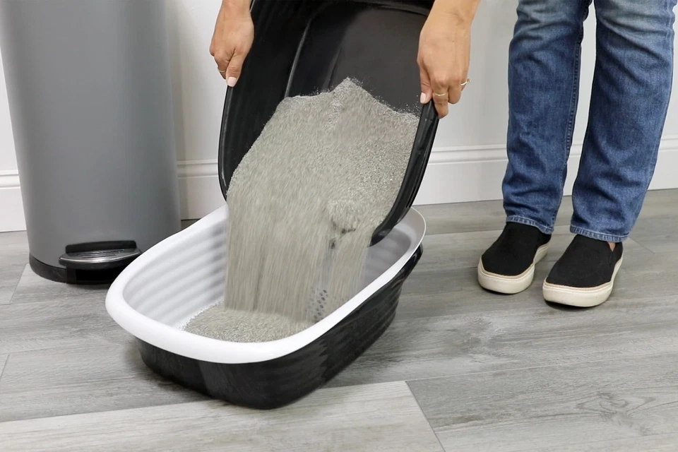 Caja de arena para gatos tamizadora de brazo y martillo, 2 sartenes de arena para gatos de plástico con tapa abierta y gato Foto 4 de 4