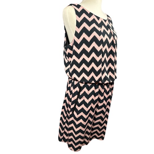 SLNY Chevron Sleeveless Casual Dress Elastic Waist Pink Black 16 Zip Pocktes NEW - Picture 10 of 16