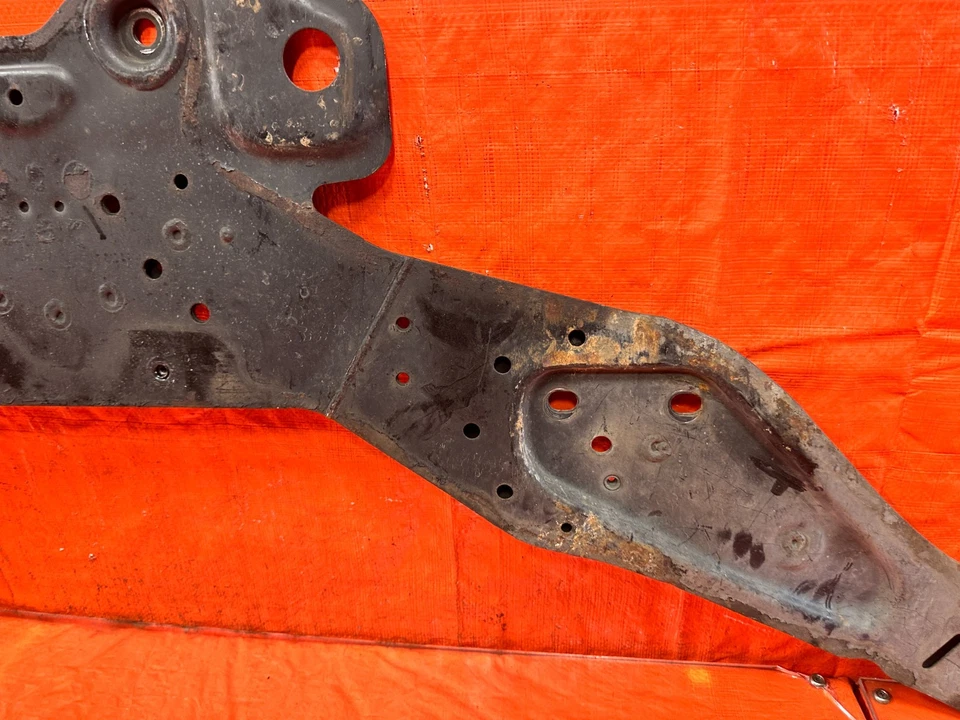 14-20 INFINITI Q50 17-20 Q60 - AWD TRACCIÓN TOTAL - SUBCHASIS DELANTERO PLACA DE DESLIZAMIENTO Foto 3 de 4