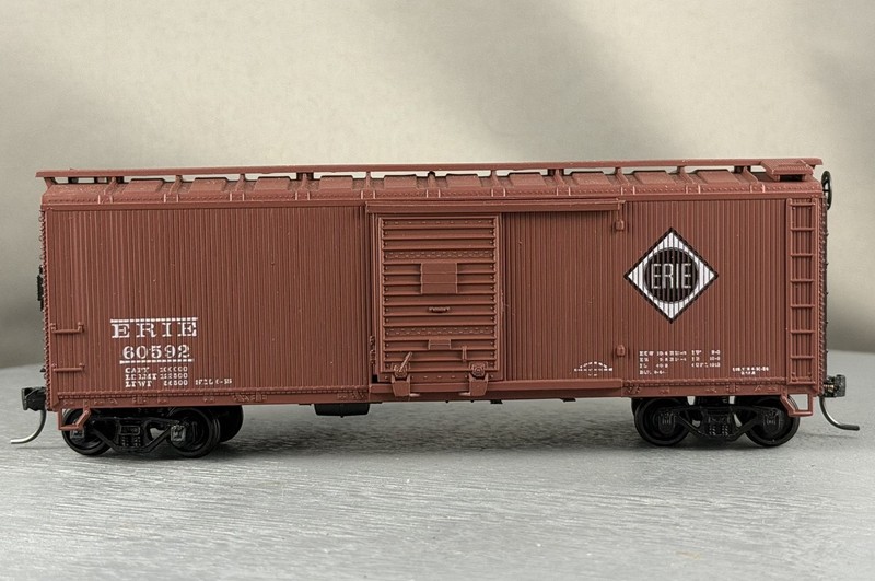 Athearn - Erie - 40' Wood Box Car + Wgt # 60592 w/Kadees