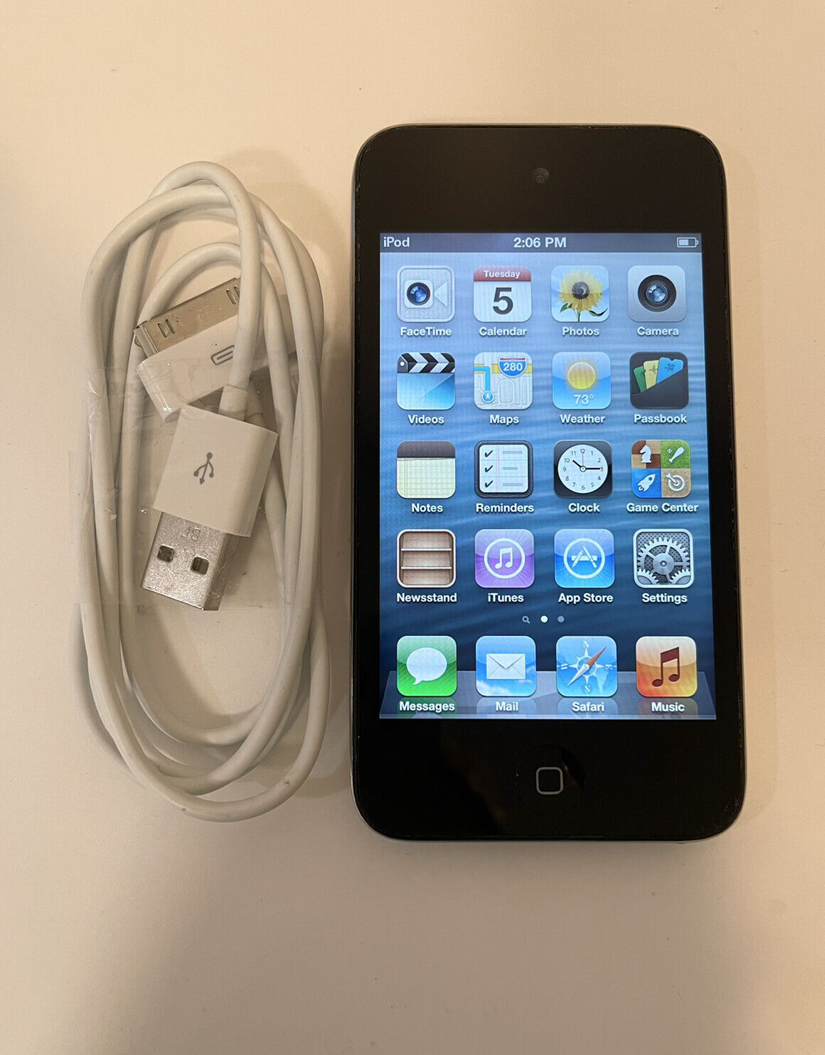 Apple iPod touch 4th Generation Black (32 GB) - Good Condition