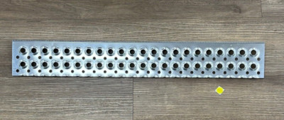 NAVISTAR 3910377C1 STEP 1100 PLUS ALUMINUM LENGTH 29'' WIDTH 4-1/8'' THICKNESS 1/8