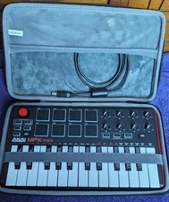 Akai Professional MPK Mini   25 Key USB MIDI Keyboard w/8 Drum Pads  Case