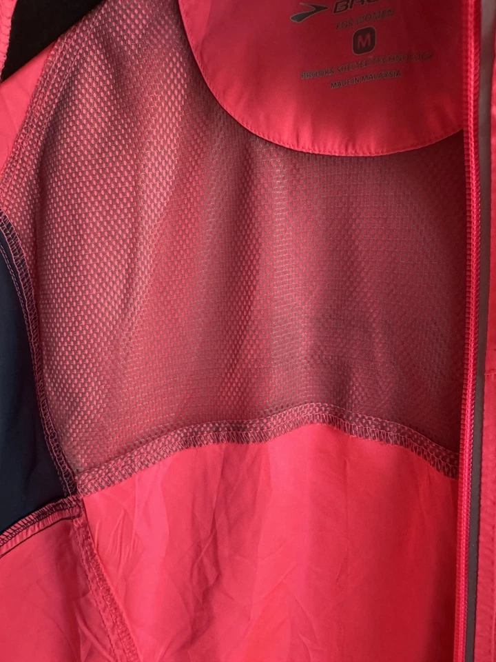 Chaqueta Brooks Mujer Medio Refugio Tecnología Rosa Floral Reflectante Correr Foto 4 de 4
